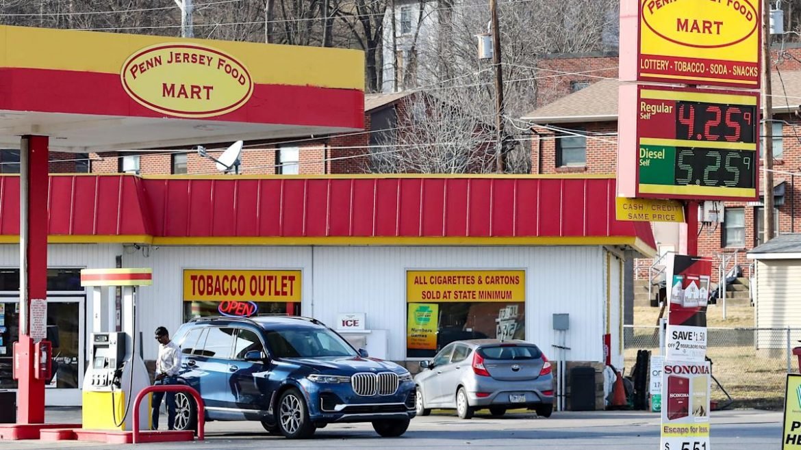 <strong>Crude oil Features Sour to $130 Per Barrel as Russia Threatens to Cut Oil Supply in Europe</strong>