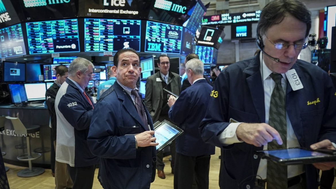 <strong>Stocks, Commodities or Cash? Huge Dilemma as Stock Indexes hit their Lowest in 2022</strong>